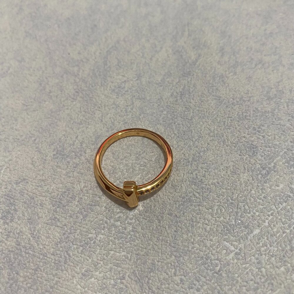 Classic And Simple Outline Of The Ring Is Inlaid With DiamondsTiffany & Co's
